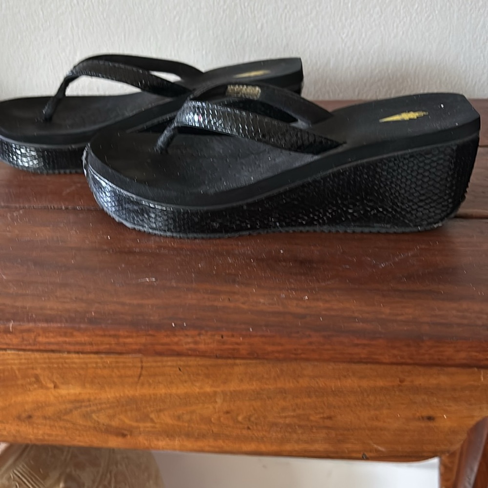 Volatile black platform flip flops - Picture 6 of 6